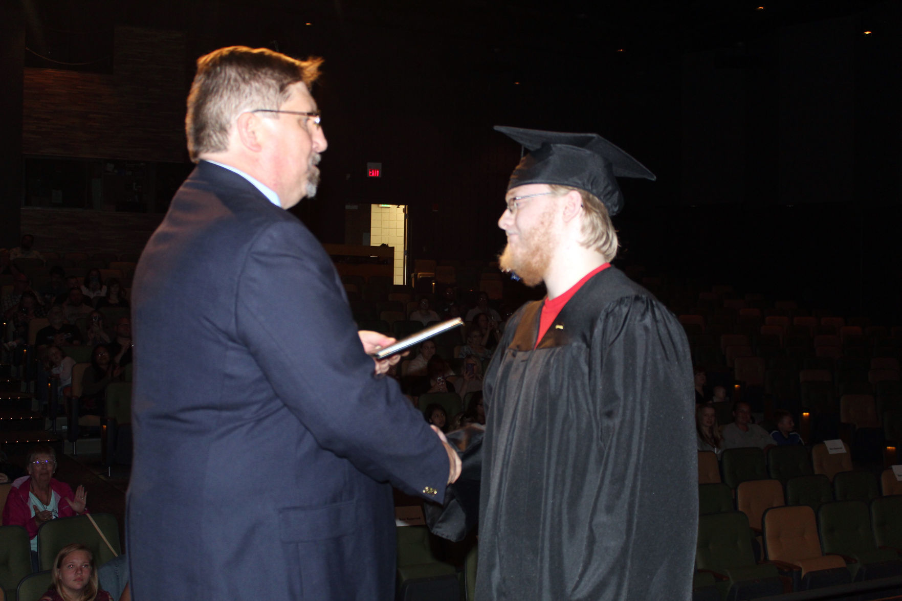 060419-ctzn-news-dsl-grad009.jpg